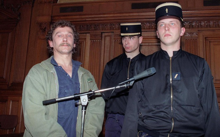 Tuy nhiên, Michel không có ý định ngồi thụ án tù. Theo đó, gã cùng vợ lên kế hoạch vượt ngục. Sau khi chồng ngồi tù, Nadine Vaujour đi học lái trực thăng.