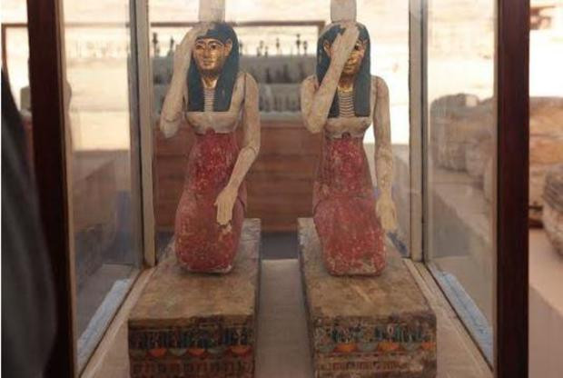 Tổng thư ký Hội đồng Cổ vật Tối cao của Ai Cập cho rằng, tờ giấy giống những gì được tìm thấy cách đây 100 năm thảo luận về “Cuốn sách của cái chết” (Book of the Dead) và “Cuốn sách của cánh cổng” (Book of the Gates). Cả hai cuốn sách đều là tài liệu cổ dùng trong các nghi lễ mai táng của người Ai Cập thời cổ đại.