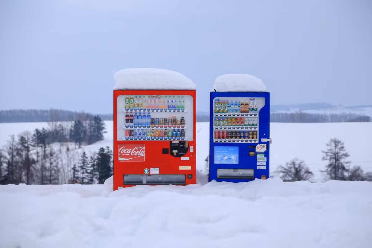 Tại trung tâm thành phố Nagoya, 3công ty hợp tác để bán thực phẩm bao gồm bánh mì và mì gói sắp hết hạn sử dụng tại các máy bán hàng tự động với giá rẻ hơn tới 50% so với giá bình thường.