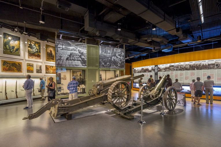 Về sau, đài tưởng niệm được chuyển đổi thành bảo tàng. Toàn bộ kinh phí xây dựng do người dân đóng góp. Không những vậy, hơn 75.000 hiện vật được trưng bày trong bảo tàng phần lớn do các cựu binh tặng.