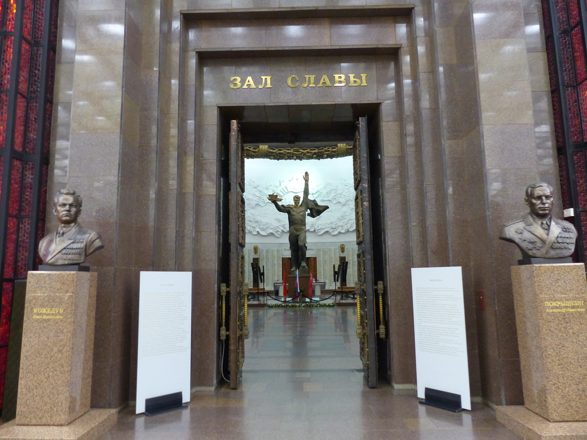 Bảo tàng Chiến tranh Vệ quốc Vĩ đại gồm 3 tòa nhà lưu niệm lớn. Khi đến đây, du khách có cơ hội tìm hiểu về những mất mát đau thương mà người dân Liên Xô trải qua trong Thế chiến 2. Đồng thời, người dân vinh dự và tự hào khi tìm hiểu về những cá nhân vinh dự nhận giải thưởng Anh hùng Liên bang Xô viết...