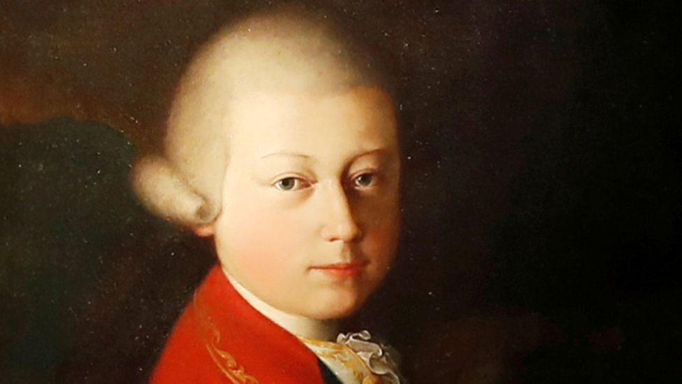 Wolfgang Amadeus Mozart (1756 - 1791) là một trong những nhà soạn nhạc nổi tiếng nhất nước Áo cũng như thế giới. Tài năng của thần đồng danh tiếng này được bộc lộ từ khi mới 3 tuổi.