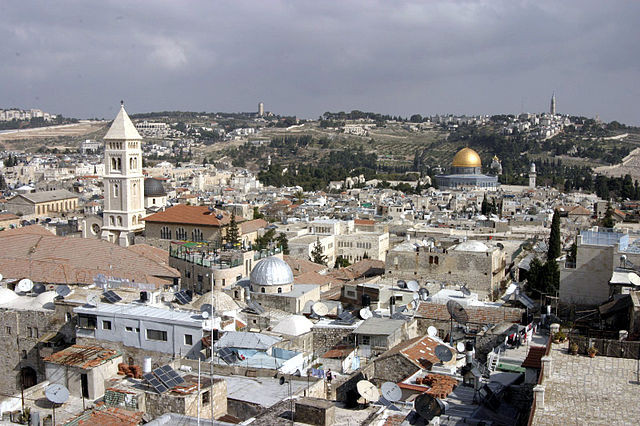 Do vậy, thành phố Jerusalem trở thành thánh địa chung với 3 tôn giáo. Mỗi năm, hàng triệu tín đồ hành hương đến thánh địa linh thiêng này.