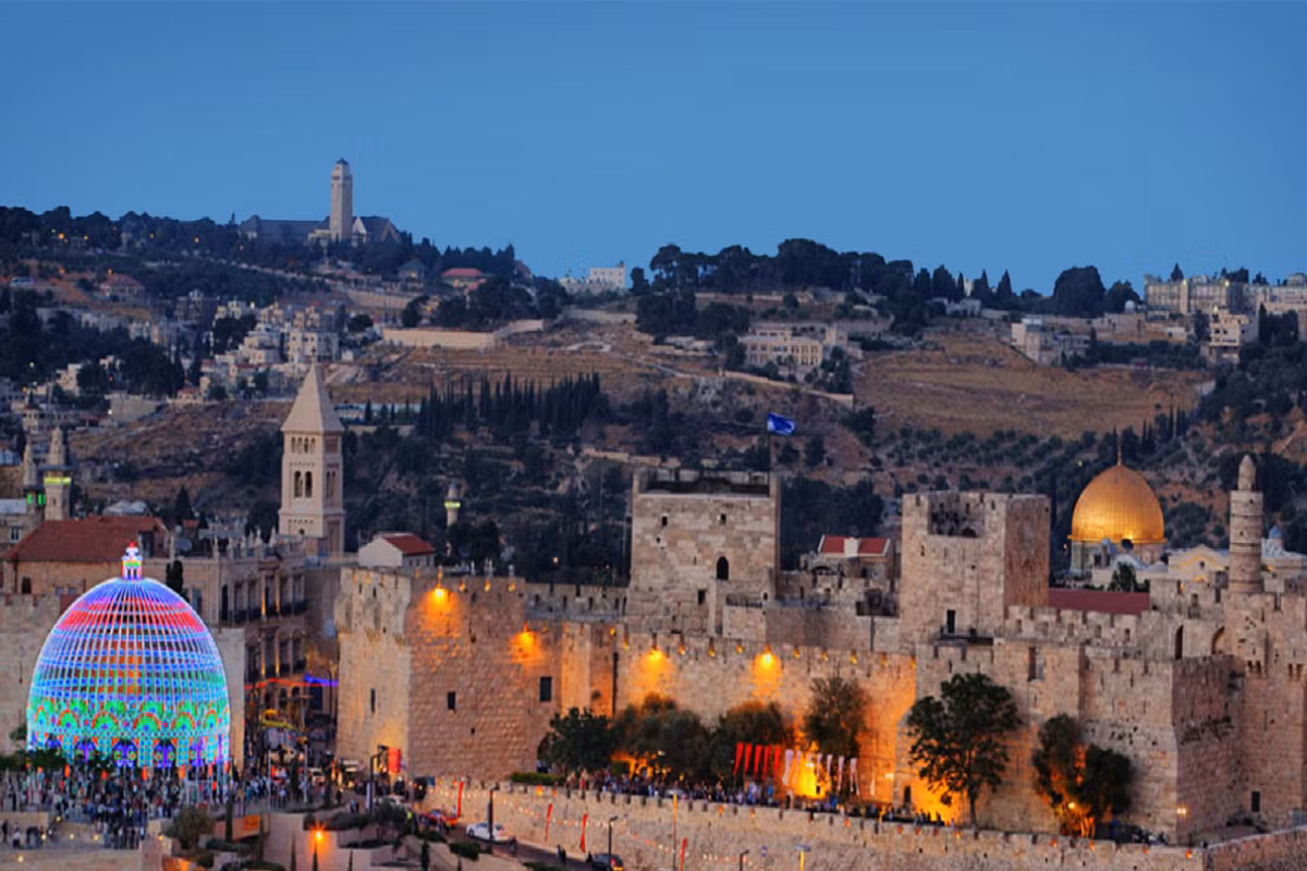 Tại thánh địa Jerusalem, nhiều nhà thờ, tu viện, giáo đường được xây dựng với kiến trúc tuyệt đẹp và có bề dày lịch sử.