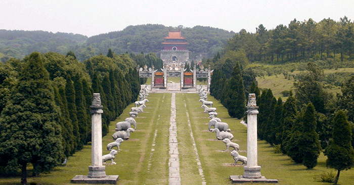 Sau khi Cộng hòa Nhân dân Trung Hoa thành lập năm 1949, chính phủ thức hiện nhiều biện pháp để bảo tồn các lăng mộ hoàng gia của nhà Thanh.