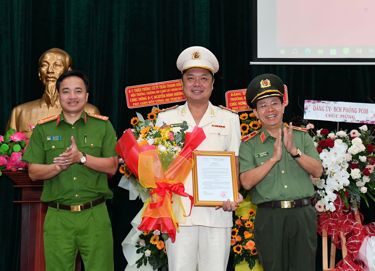 Cũng trong ngày 15/8, tại trụ sở Công an TP HCM diễn ra lễ công bố Quyết định của Bộ trưởng Công an về công tác cán bộ. Tại buổi lễ, Thiếu tướng Trần Đức Tài, Phó Giám đốc Công an TP.HCM đã trao quyết định của Bộ trưởng Công an về việc bổ nhiệm Thượng tá Nguyễn Đình Dương, Trưởng Công an TP Thủ Đức (TP HCM), giữ chức vụ Phó Giám đốc Công an TP HCM. 