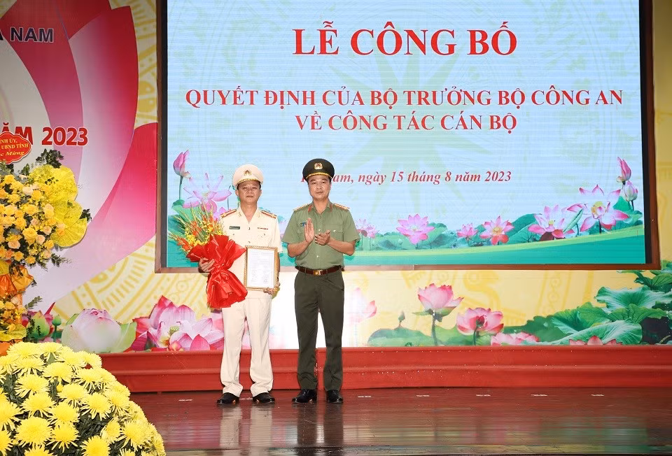 Ngày 15/8, Công an tỉnh Hà Nam tổ chức Lễ công bố Quyết định của Bộ trưởng Công an về công tác cán bộ. Thừa ủy quyền của Bộ trưởng Công an, Công an tỉnh Hà Nam công bố và trao quyết định về việc điều động, bổ nhiệm Đại tá Phạm Hùng Dương - Trưởng phòng Tham mưu, Cục Cảnh sát PCCC &amp; CNCH, Bộ Công an đến nhận công tác, giữ chức vụ Phó Giám đốc Công an tỉnh Hà Nam.
