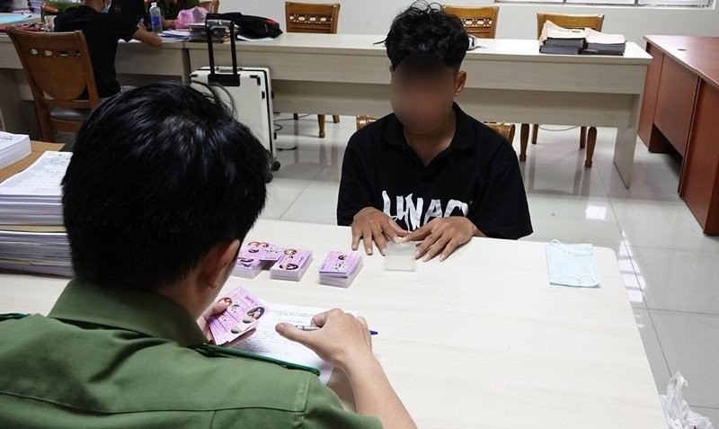 Cảnh báo card quảng cáo khiêu dâm có mã QR dẫn đến website chứa mã độc Canh bao card quang cao khieu dam co ma QR dan den website chua ma doc