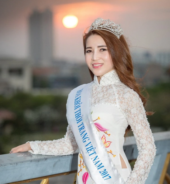 Còn Phạm Thị Thanh Hiền là Hoa khôi thời trang Việt Nam 2017, cầm đầu đường dây người mẫu bán dâm cho đại gia. Trước khi dấn thân vào con đường trên, Hiền được Ngọc giới thiệu đi phục vụ khách với giá 2.500 USD. Đường dây của Hiền hoàn toàn khép kín và tồn tại từ khoảng vài năm. Các "chân dài" của tú bà Hiền là các diễn viên, người mẫu, MC có tiếng trong giới Showbiz. Nếu như các đại gia muốn "vui vẻ" với "chân dài" của các tú bà thì phải trả từ 700-1.500 USD/lượt/người. Ngoài ra, khi các đại gia cần "chân dài" đi nước ngoài như Singapore, Malaysia, Thái Lan... thì các tú bà cũng đáp ứng với giá 3.000-4.000 USD/người/ngày. 