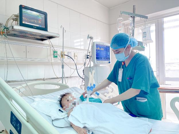  Theo mẹ đi chăn trâu, bé 2 tuổi bị trâu húc chấn thương sọ não, hôn mê sâu: Vào tháng 2/2023, Trong lúc theo mẹ đi chăn trâu, bé trai 2 tuổi dân tộc Dao trú tại xã Yên Cường, huyện Bắc Mê, tỉnh Hà Giang bị trâu húc dẫn đến chấn thương sọ não, hôn mê sâu phải thở máy và điều trị tích cực tại khoa Hồi sức tích cực Bệnh viện hữu nghị Việt Đức.