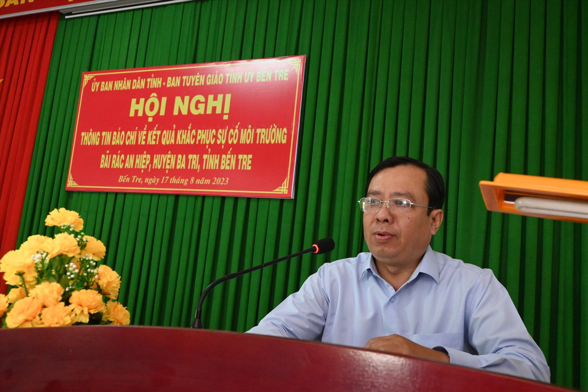 Giám đốc Sở Tài nguyên và Môi trường tỉnh Bến Tre Bùi Minh Tuấn cho hay, về việc người dân vẫn phản đối, ngăn không cho xe chở rác vào bãi rác An Hiệp, tỉnh và các ngành chức năng cùng chính quyền địa phương nỗ lực lắng nghe, tuyên truyền, vận động để người dân đồng thuận cho xe chở rác vào. Còn trường hợp người dân kiên quyết phản đối, sẽ xin ý kiến lãnh đạo Thường trực Tỉnh ủy để có phương án giải quyết. (Ảnh Lao Động)