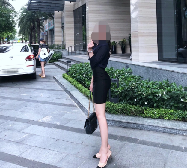 Số tiền bán dâm một lần là 27 triệu; khách đi qua đêm với giá 60 triệu. Khách mua dâm chuyển khoản tiền cho Hạnh. Sau khi giao dịch thành công, Hạnh chuyển trả cho gái bán dâm còn mình hưởng 7 triệu đồng/lần/gái bán dâm. Ngoài việc môi giới mại dâm, Hạnh còn trực tiếp tham gia bán dâm với giá 1.000 USD đến 3.000 USD thông qua một số đối tượng môi giới cho khách mua dâm trên địa bàn Hà Nội, Bà Rịa, Vũng Tàu.