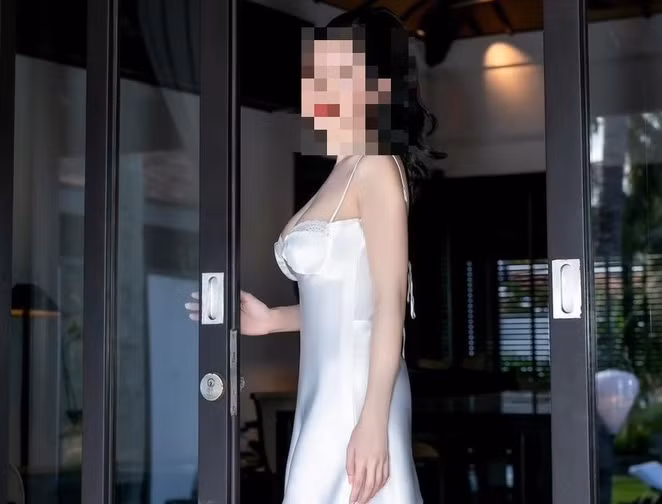 Trang mạng xã hội của Hạnh có hơn 300.000 lượt theo dõi, thường xuyên đăng tải hình ảnh "check in" du lịch tại những địa điểm nổi tiếng, mua sắm đồ hiệu đắt tiền nhằm xây dựng hình ảnh một cô gái trẻ, thành đạt. Mục đích của Hạnh nhằm "chiêu dụ" các cô gái trẻ, đẹp, lười lao động, hám lợi tham gia vào đường dây mại dâm do Hạnh điều hành. 