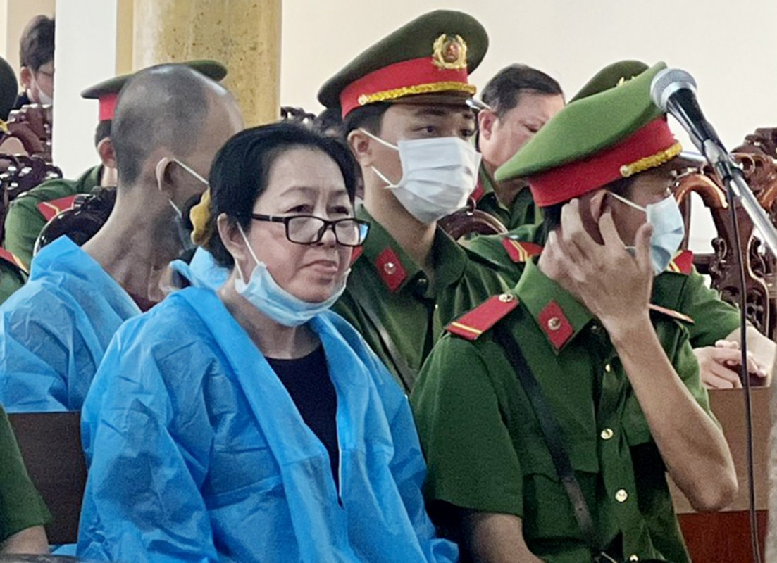 Tại các địa điểm khám xét, công an đã thu giữ khoảng 36 kg vàng, 1,27 triệu USD, hơn 1,7 tỷ đồng, nhiều thiết bị điện tử, cùng các tài liệu, chứng cứ liên quan đến hành vi giao dịch tiền, vàng qua biên giới của các tiệm kinh doanh vàng và của các nghi can liên quan đến Mười Tường. Tháng 11/2022, TAND Cấp cao tại TP HCM mở phiên xử phúc thẩm và tuyên phạt bị cáo Nguyễn Thị Kim Hạnh (tức Mười Tường) 8 năm tù về tội “Vận chuyển trái phép tiền tệ qua biên giới”. Đầu năm 2023, Mười Tường bị TAND tỉnh An Giang xử phạt 14 năm tù khi cầm đầu đường dây buôn lậu đường cát. 