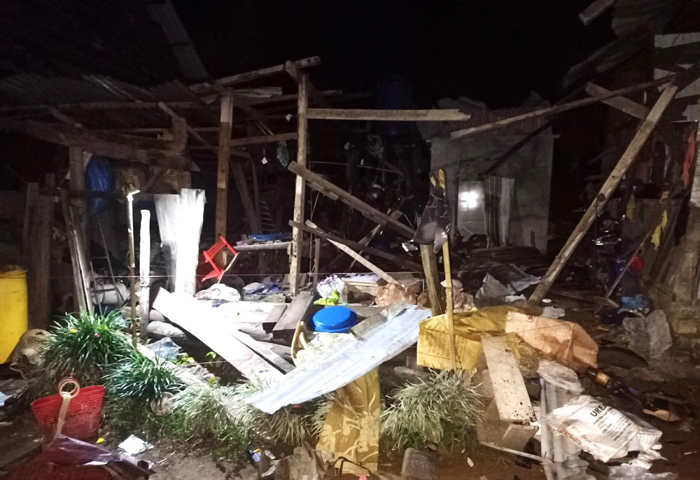  Nổ bình gas khiến 1 người tử vong: Tối 23/7, tại nhà anh K’Đí (30 tuổi, ngụ tại Thôn 4, xã Lộc Bắc, huyện Bảo Lâm, Lâm Đồng) phát ra tiếng nổ lớn. Khi người dân có mặt, thì toàn bộ căn nhà bếp của gia đình anh K’Đí chỉ còn một đống đổ nát kinh hoàng. Qua kiểm tra hiện trường cho thấy, tại thời điểm xảy ra vụ nổ bình gas tại nhà bếp chỉ có 1 mình anh K’Đí. Vụ nổ khiến anh K’Đí tử vong tại chỗ. 