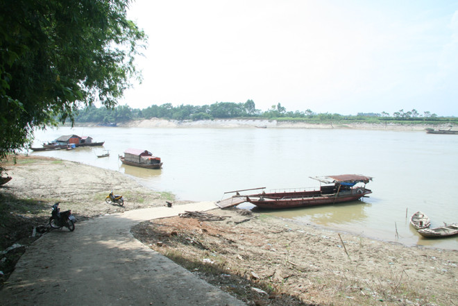 Nhận định đây là vụ án đặc biệt nghiêm trọng, Công an tỉnh Hà Giang lập chuyên án điều tra. Từ kết quả khám nghiệm hiện trường, tử thi, Ban chuyên án nhận định: Đối tượng gây án phải có từ 2 tên trở lên. Hiện trường vụ án rộng: bên bờ sông Lô, đầu hồi nhà, nhà vệ sinh, giếng nước... chứng tỏ đối tượng có mối quan hệ với gia đình nạn nhân mới "điều" được các nạn nhân tới những nơi như vậy để sát hại. (Ảnh minh họa, nguồn Internet) 