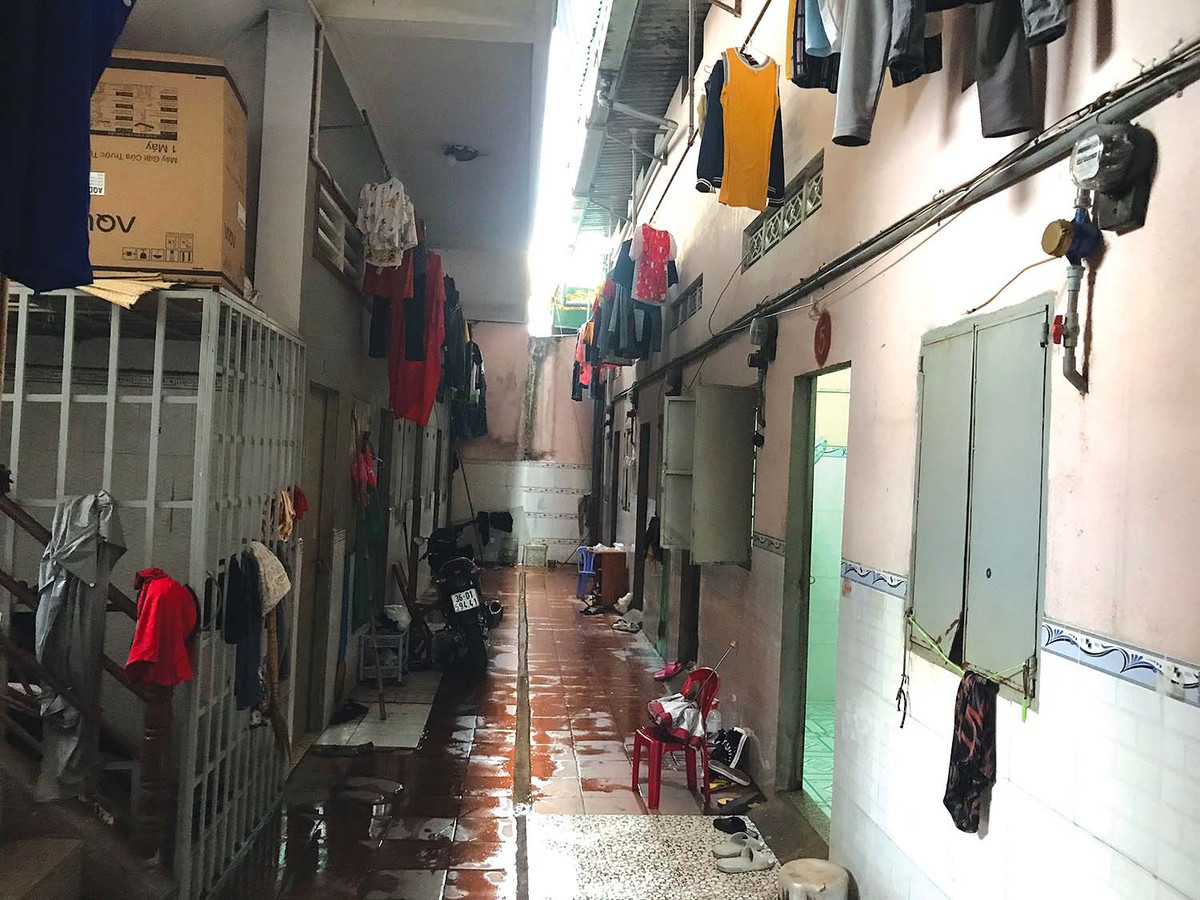 Mở rộng diện xác minh, trinh sát phát hiện Nguyễn Văn Nội đang có mặt tại khu nhà trọ ở Hà Nội của một số sinh viên (cùng ngụ xã Phương Độ). Đến 2h ngày 23/1/2011, khi tìm ra được nhà trọ nơi Nguyễn Văn Nội trú ẩn thì gã vừa rời khỏi đó. Bằng các biện pháp nghiệp vụ, cơ quan công an phát hiện Nguyễn Văn Nội đang di chuyển về Hà Giang. Ngay chiều tối hôm đó, tổ trinh sát quay ngược về Hà Giang, chờ đón lõng đối tượng tại khu vực gần nhà gã. Khoảng 8h ngày 24/1/2011, kẻ giết người đầu tiên đã sa lưới, khi vừa về gần tới nhà. (Ảnh minh họa, nguồn Internet) 