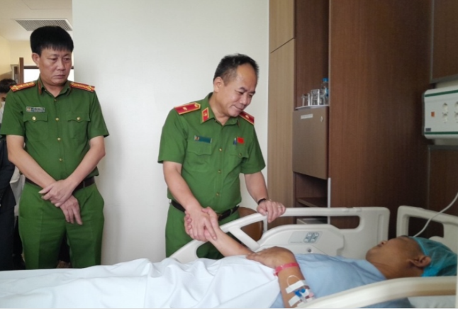 Thieu ta cong an: Quat nga nghi pham roi moi biet minh trung dan-Hinh-2