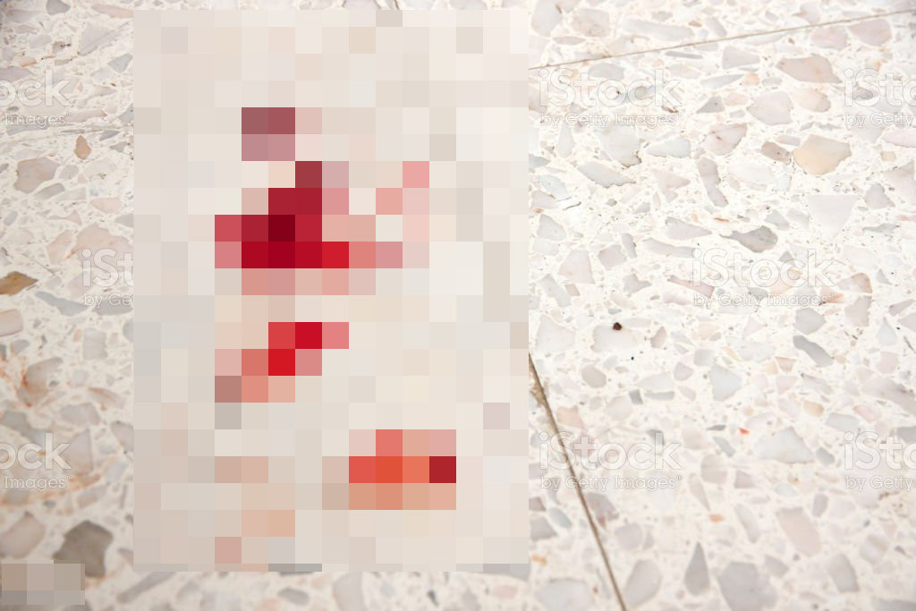 Suốt nhiều ngày "bới tìm" dưới đống tro tàn, lực lượng công an không phát hiện được dấu vết khả nghi nào. Qua đánh giá, chị N bị hành hung ở tầng 2, sau đó đối tượng kéo nạn nhân vào nhà vệ sinh rồi sát hại. Trên nền nhà, tường vẫn còn lưu các vết máu. Hung thủ sau khi ra tay sát hại, đã đặt nạn nhân lên giường, phủ quần áo và đốt nhằm phi tang. Tại chiếc tủ kính ở tầng hai, may mắn các giám định viên thu được một dấu vân tay có thể truy nguyên. Cho tới thời điểm ấy, đây là dấu vết rõ ràng và có giá trị nhất. (Ảnh minh họa, nguồn Internet)