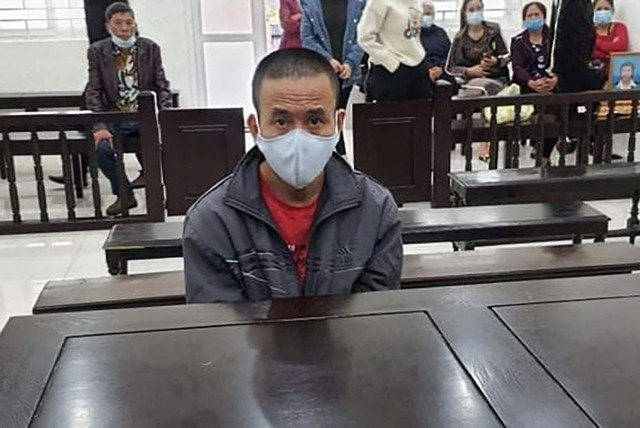 Theo lời khai của Hoàng, chị T. đã chửi bới và xúc phạm nên Hoàng bỏ xuống quầy lễ tân mua 3 lon bia lên phòng uống một mình. Đến 2h ngày 30/11, Hoàng uống hết bia. Nhìn sang thấy chị T. nằm ngủ, do bực tức về việc trước đó bị chửi bới và xúc phạm nên Hoàng đã tấn công người tình. Bị đánh bất ngờ, chị T. choàng tỉnh dậy liền bị Hoàng lấy khăn bịt mũi, miệng và bóp cổ. Chỉ đến khi chị T. nằm bất động, Hoàng mới dừng tay. Biết người tình đã chết, Hoàng lấy điện thoại của nạn nhân rồi rời khỏi nhà nghỉ. Ngày 19/10, TAND TP. Hà Nội đã tuyên phạt bị cáo Vũ Duy Hoàng mức án tử hình (tổng hình phạt cho 2 tội danh "Giết người" và "Cướp tài sản"). 