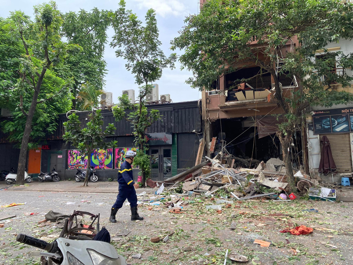 Nhận được tin báo, Đội Cảnh sát PCCC&amp;CNCH Công an quận Ba Đình đã nhanh chóng điều phương tiện cứu hộ cứu nạn cùng cán bộ, chiến sĩ đến hiện trường ứng cứu các nạn nhân. 