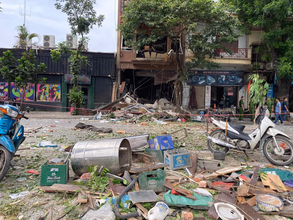 Theo thông tin ban đầu, vụ nổ khí gas tại nhà dân khiến nhiều người bị thương xảy ra vào khoảng 10h ngày 15/8, tại nhà số 42 đường Yên Phụ, quận Ba Đình, TP Hà Nội. 