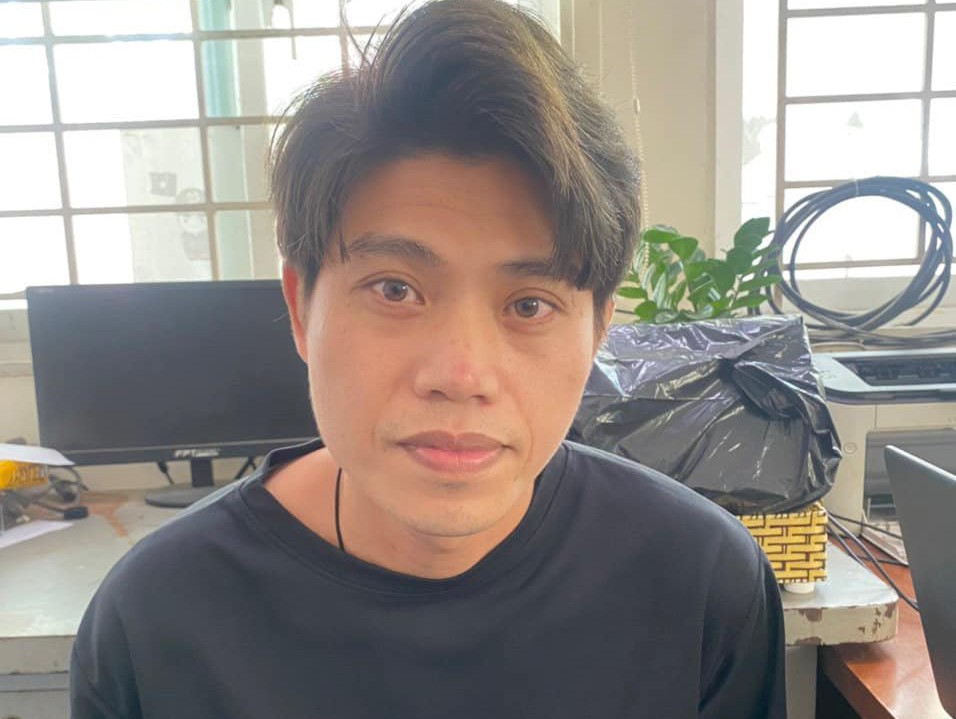 Giết người bỏ trốn rồi thay tên đổi họ bị bắt giữ sau 16 năm Giet nguoi bo tron roi thay ten doi ho bi bat giu sau 16 nam