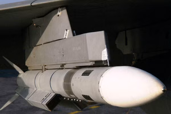 Meteor BVRAAM: Meteor là loại tên lửa không đối không có điều khiển ngoài tầm nhìn (BVRAAM) do MBDA phát triển theo yêu cầu của Pháp, Đức, Italy, Tây Ban Nha, Thụy Điển và Anh. Khả năng đối phó với những mối đe dọa khi chiến đấu trong tương lai và hiện tại khiến nó trở thành một trong những tên lửa không đối không tốt nhất thế giới. Tên lửa Meteor sẽ được tích hợp với các chiến đấu cơ hiện đại như Eurofighter Typhoon, Saab Gripen, Dassault Rafale và F-35.