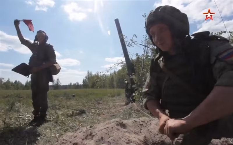 Nhưng vì lý do bảo mật, Nga đã không tiết lộ số lượng loại siêu cối này được nâng cấp mặc dù vậy, RT tiết lộ rằng, những lô đầu tiên sau nâng cấp của cối 2S4 Tyulpan đã được ưu tiên trang bị cho các đơn vị thuộc Quân khu phía Đông và Quân khu phía Tây.