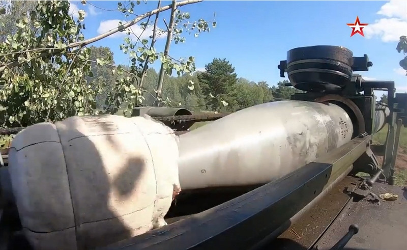 Tất cả những khẩu đội cối này đều vừa trải qua quá trình nâng cấp mới với nhiều tính năng và sức mạnh mới, trong đó có khả năng bắn được cả địa lôi. Để có được tính năng đặc biệt này, Nhà máy Cơ khí Vận tải Ural của Nga đã trang bị cho khẩu cối 240mm này phần cứng mới và các hệ thống định vị, theo dõi mục tiêu và liên lạc số hóa.