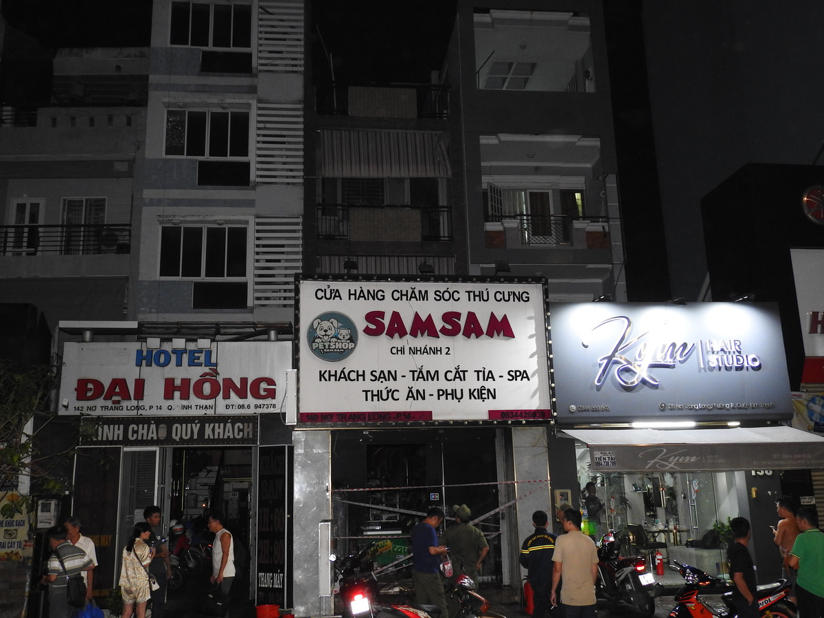 TPHCM: Chay cua hang thu cung o Binh Thanh, cuu 3 nguoi mac ket-Hinh-3