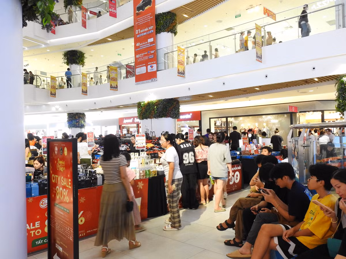 TPHCM: Hang ngan nguoi dan do ve khu trung tam vui choi Tet Duong lich 2025-Hinh-11