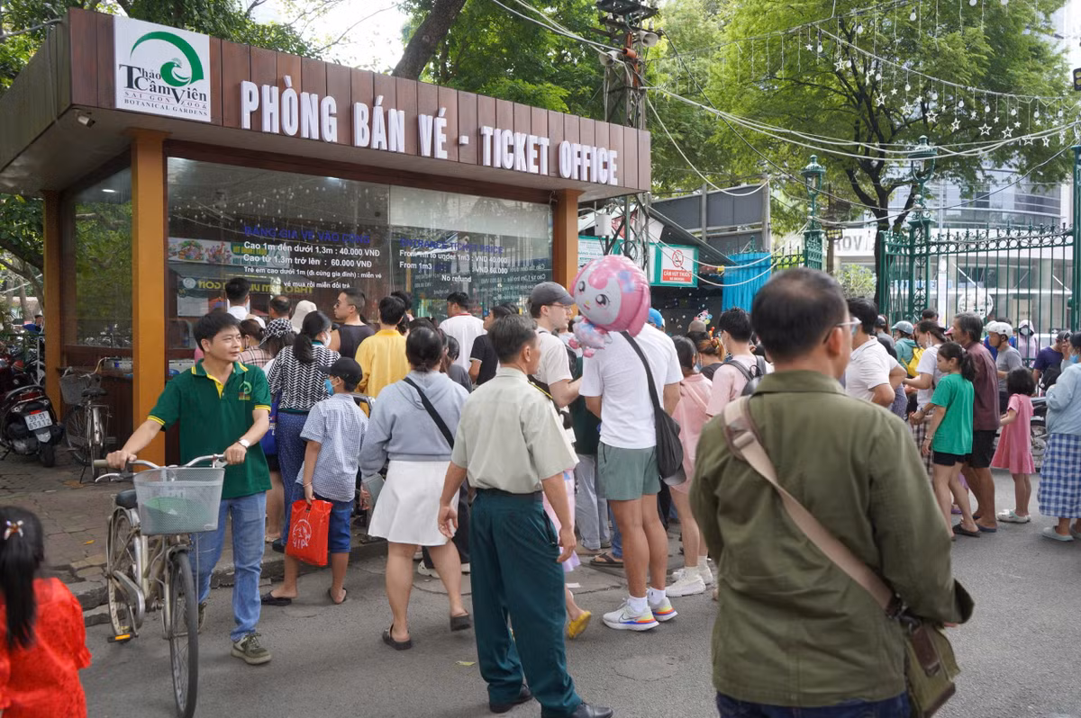 TPHCM: Hang ngan nguoi dan do ve khu trung tam vui choi Tet Duong lich 2025-Hinh-4