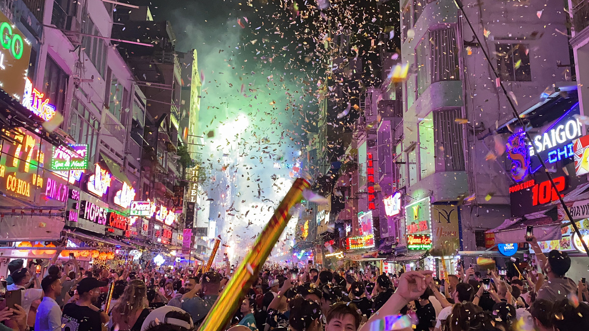 Khoảng khắc đón chào năm mới. (Ảnh: Bảo Giang)