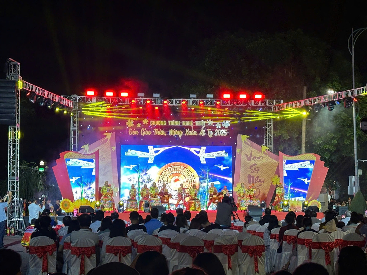 [LIVE] Nguoi dan ca nuoc han hoan chao xuan At Ty-Hinh-25