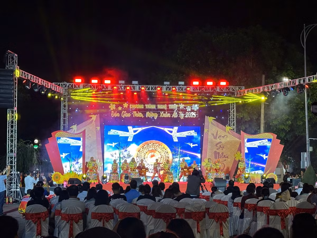 [LIVE] Nguoi dan ca nuoc han hoan chao xuan At Ty-Hinh-25