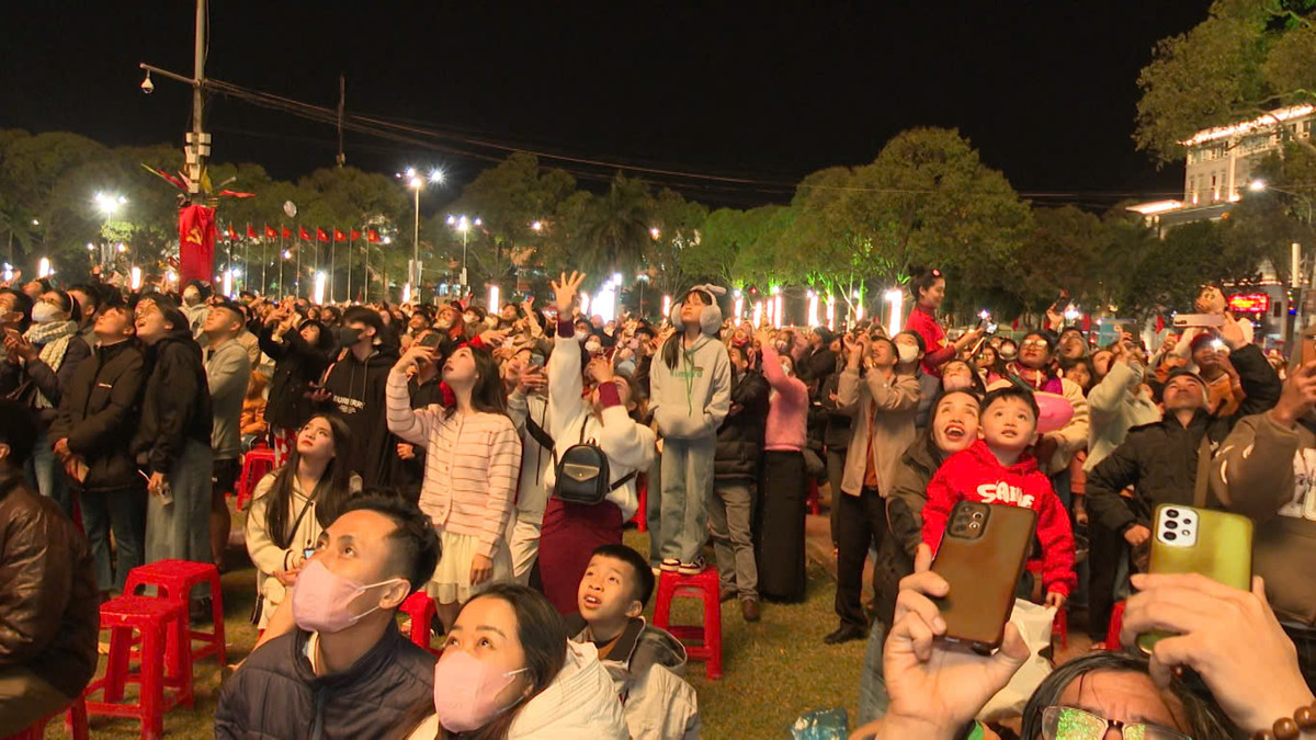 [LIVE] Nguoi dan ca nuoc han hoan chao xuan At Ty-Hinh-28