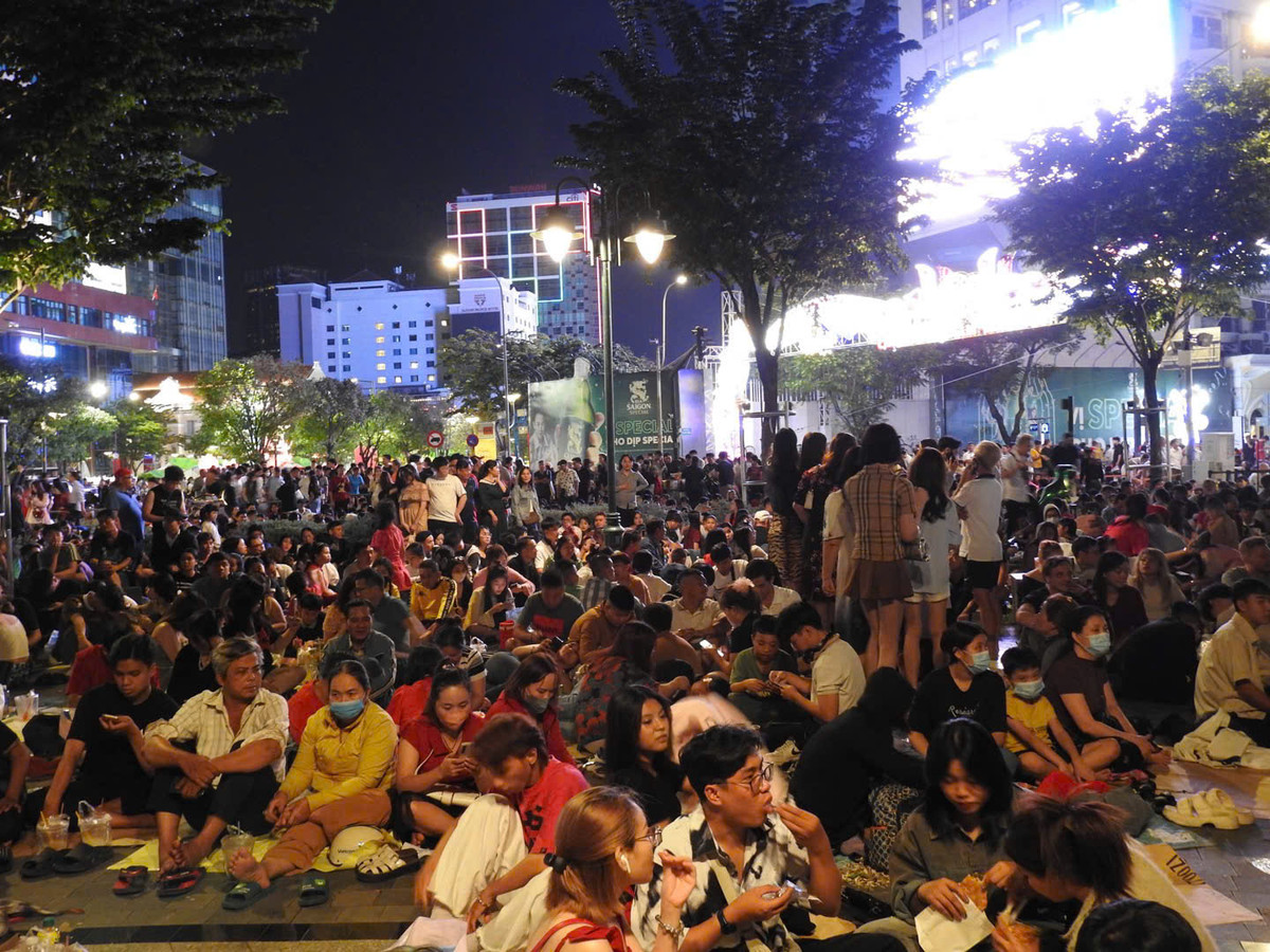 [LIVE] Nguoi dan ca nuoc han hoan chao xuan At Ty-Hinh-17