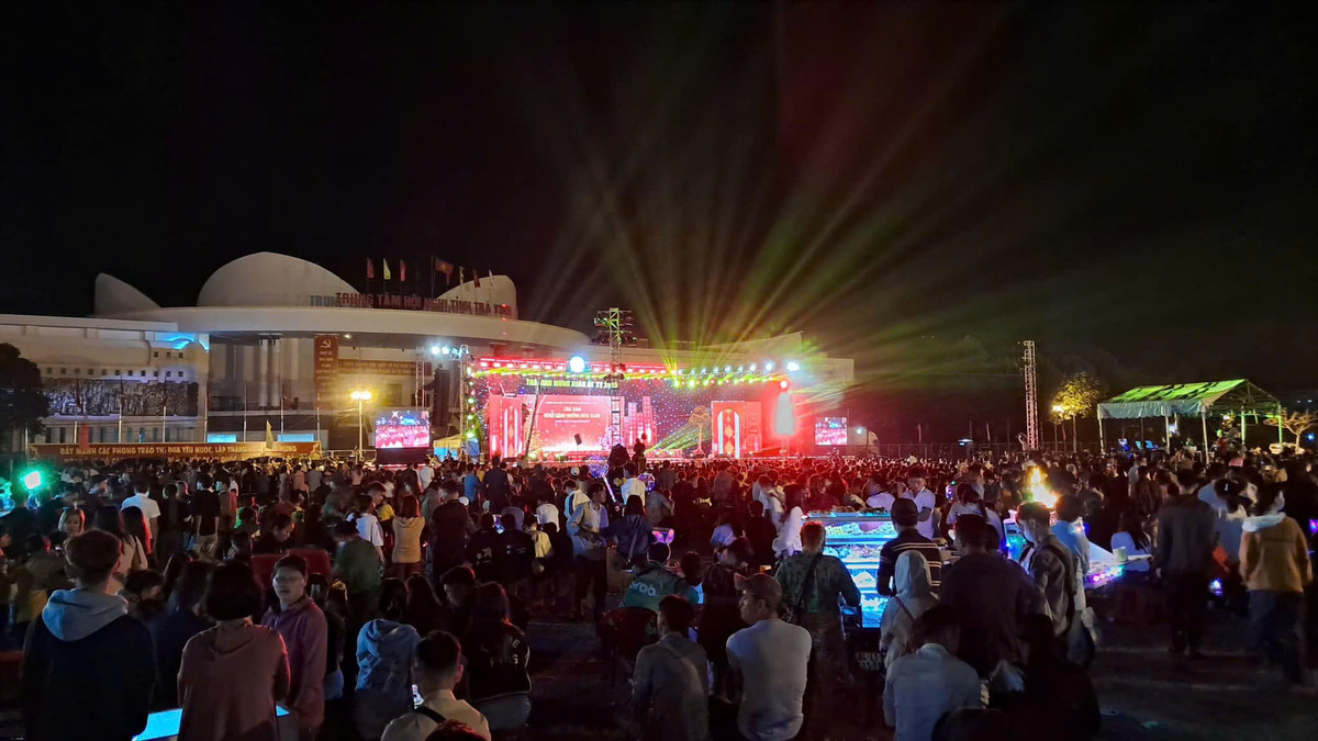 [LIVE] Nguoi dan ca nuoc han hoan chao xuan At Ty-Hinh-60