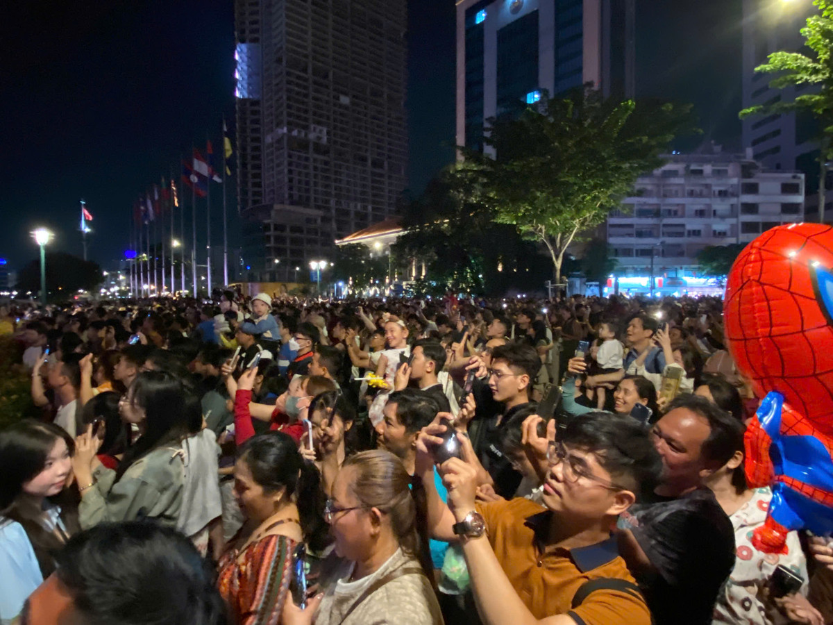 [LIVE] Nguoi dan ca nuoc han hoan chao xuan At Ty-Hinh-6