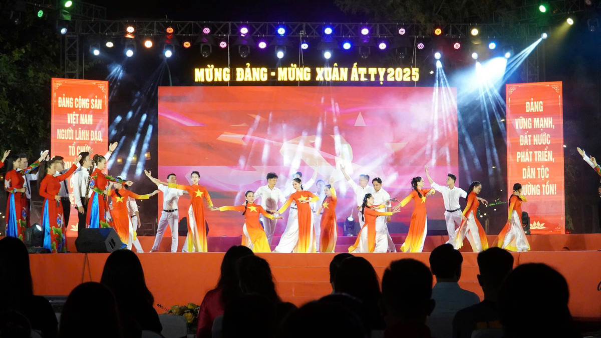 [LIVE] Nguoi dan ca nuoc han hoan chao xuan At Ty-Hinh-38