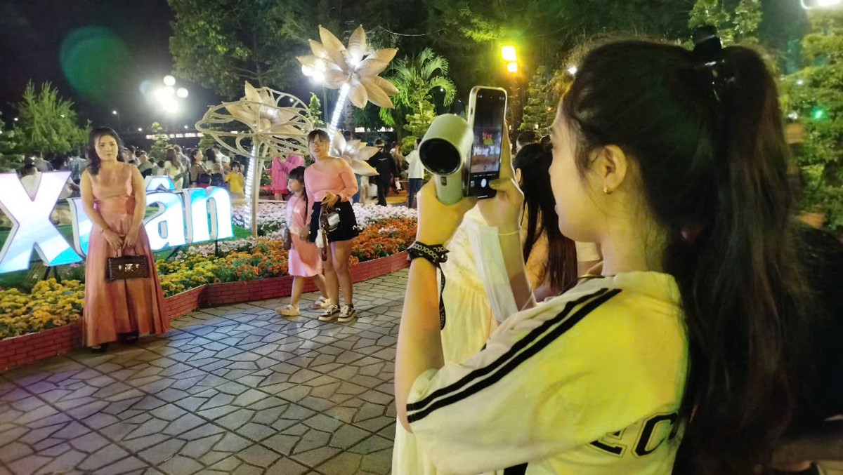 [LIVE] Nguoi dan ca nuoc han hoan chao xuan At Ty-Hinh-53