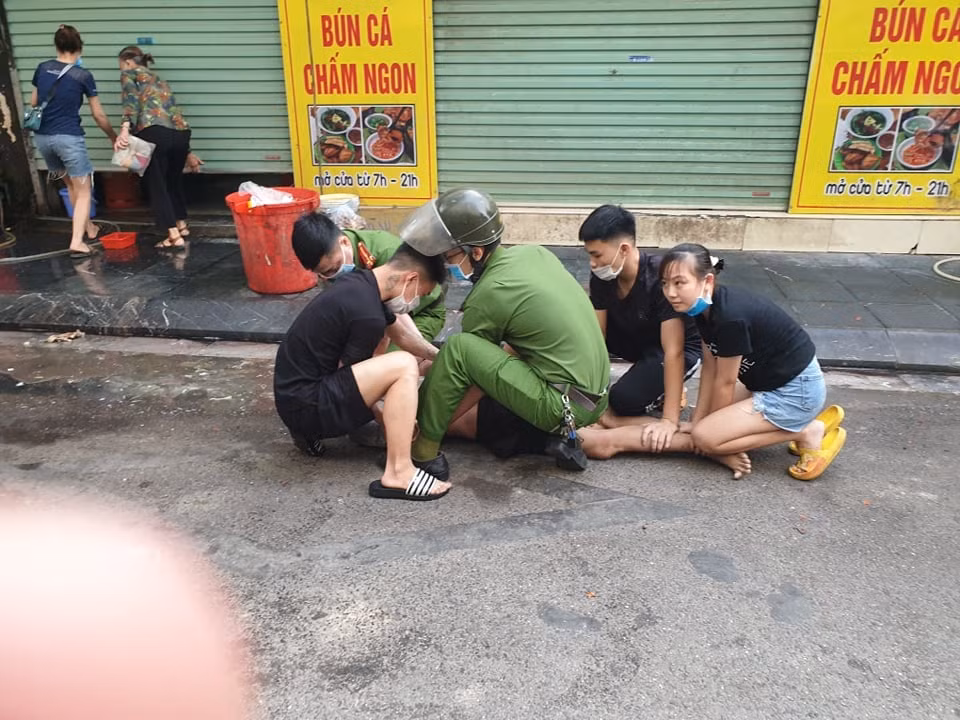 Ngày 26/4/2021 TAND quận Hà Đông đã ra QĐ số 38/2021-QĐ-XLHC Quyết định áp dụng biện pháp XLHC đưa vào cơ sở cai nghiện bắt buộc. Tuy nhiên Sơn đã bỏ trốn trước đó không có mặt tại gia đình. Hiện vụ người đàn ông chặn ô tô xin tiền, dọa giết người đi đường đang được cơ quan chức năng điều tra, làm rõ.