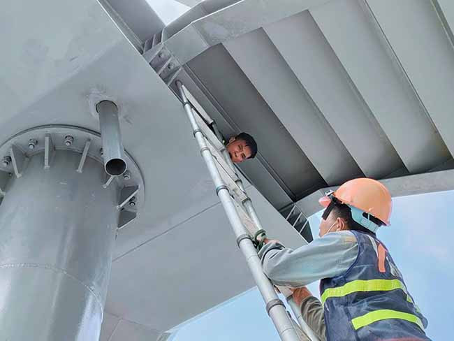 Ngay cả những người dân sinh sống quanh khu vực có chiếc cầu vượt chữ Y đặc biệt này cũng tỏ ra thích thú và mong đợi đến ngày được sang đường một cách an toàn, tiện lợi. 