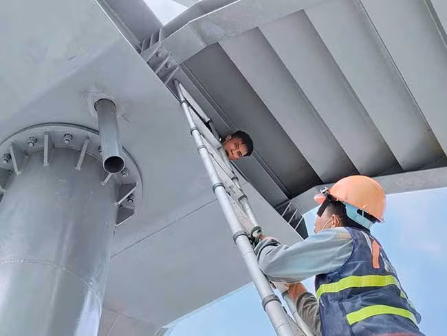 Ngay cả những người dân sinh sống quanh khu vực có chiếc cầu vượt chữ Y đặc biệt này cũng tỏ ra thích thú và mong đợi đến ngày được sang đường một cách an toàn, tiện lợi. 