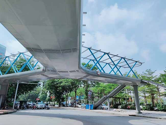 Đường Hoàng Mình Giám là tuyến giao thông cực kỳ đông đúc vào những giờ cao điểm. 