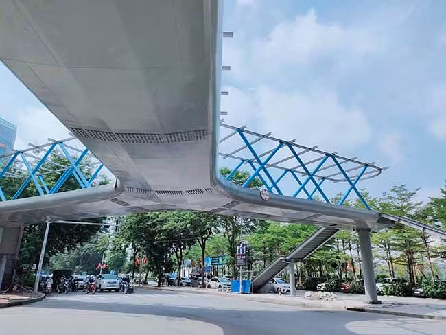 Đường Hoàng Mình Giám là tuyến giao thông cực kỳ đông đúc vào những giờ cao điểm. 