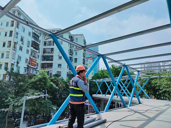 Đại diện Ban Quản lý dự án đầu tư xây dựng các công trình giao thông Hà Nội cho biết hiện nay đơn vị thi công đang khẩn trương thực hiện các hạng mục cuối. Dự kiến dự án sẽ kịp tiến độ, hoàn thành phục vụ người dân vào cuối tháng 5. 