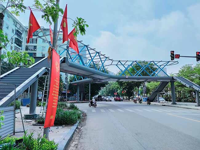 Các kết cấu, hình thái ban đầu của công trình cơ bản đã hoàn thành. Hiện tại, các công nhân đang gấp rút hoàn thiện những hạng mục cuối cùng để bàn giao công trình.