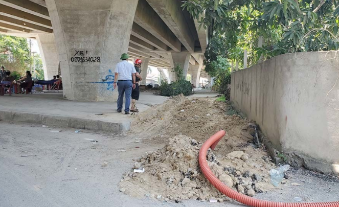  Một Giám đốc bị thợ kéo cáp điện chém trọng thương: Nhóm công nhân múc đất sát bờ tường nhà anh Nguyễn Văn Hoàng (SN 1977, ở TP Vinh, Nghệ An) để lắp đặt hệ thống cáp điện ngầm. Khi các công nhân đang cho máy múc đất thì anh Hoàng ra ngăn cản, không cho máy múc và người chặt rễ cây. Ông Phạm Văn Ninh (SN 1966, trú tại TP Vinh) đã dùng dao đâm anh Hoàng nguy kịch. Được biết, Anh Hoàng là Giám đốc Công ty trên địa bàn TP Vinh. Ngày 19/5, ông Ninh bị Công an TP Vinh bắt tạm giam.